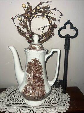 J & G Meakin Americana; Brown and White Ironstone Dinner Plate; England